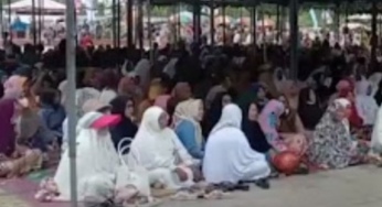 Tangis Bahagia Hingga Sujud Syukur Saat Seorang Guru Dapat Tiket Umrah Gratis