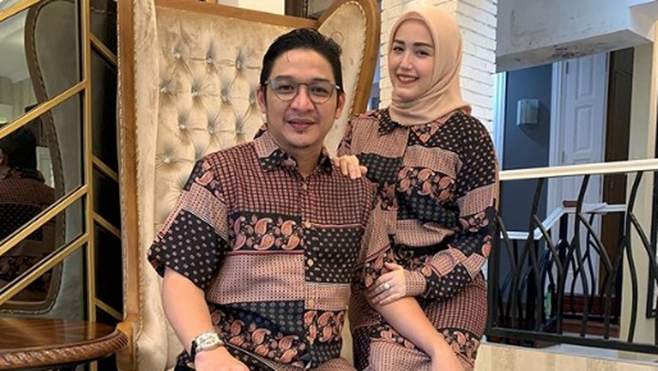 Pasha Ungu dan Istri, Adelia Wilhelmina