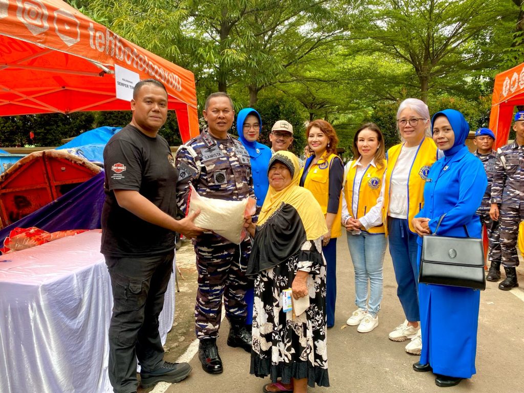 Bakti Sosial dan Bakti kesehatan bertempat di Kelurahan Semper Barat