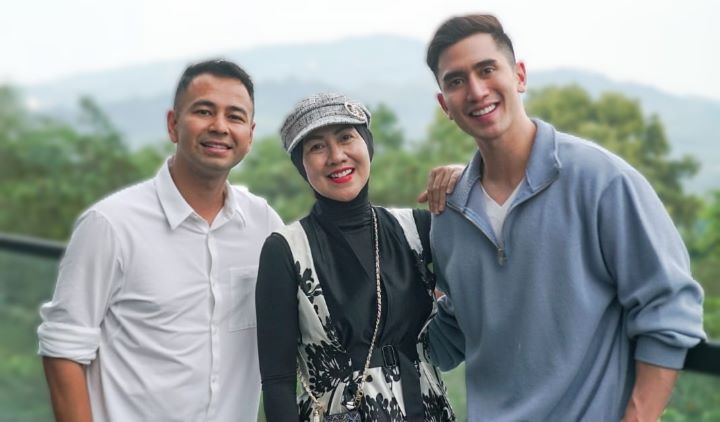 Verrell Bramasta bersama ibunda, Venna Melinda dan Raffi Ahmad