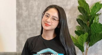 Dewi Perssik Terima Uang Panai 1 Kilogram Emas dari Calon Suami