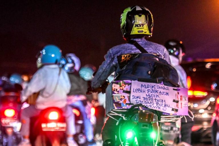 Mudik naik sepeda motor