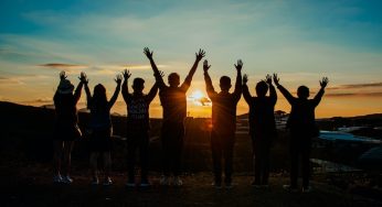 5 Lifehack Bergaul yang Bikin Kamu Cepat Akrab dan Disukai Orang Baru