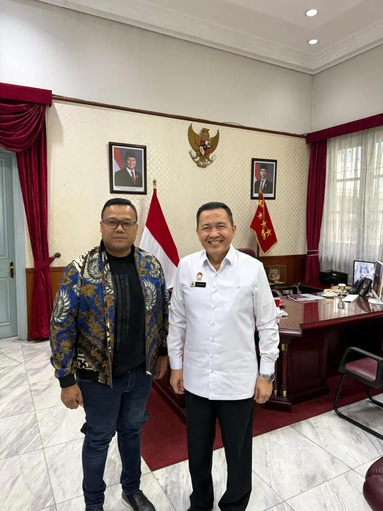 Anto Jangkar dengan Laksamana Madya TNI Edwin, S.H., M.Han di PPNK 2025 Lemhannas RI